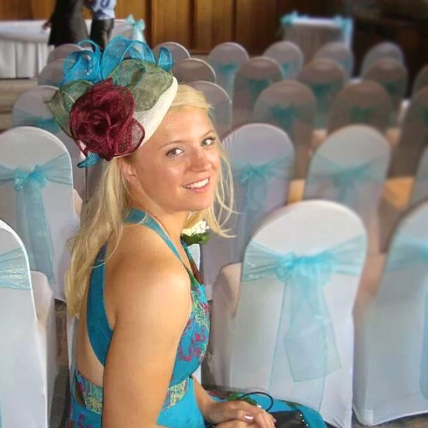 Anna, Fascinator